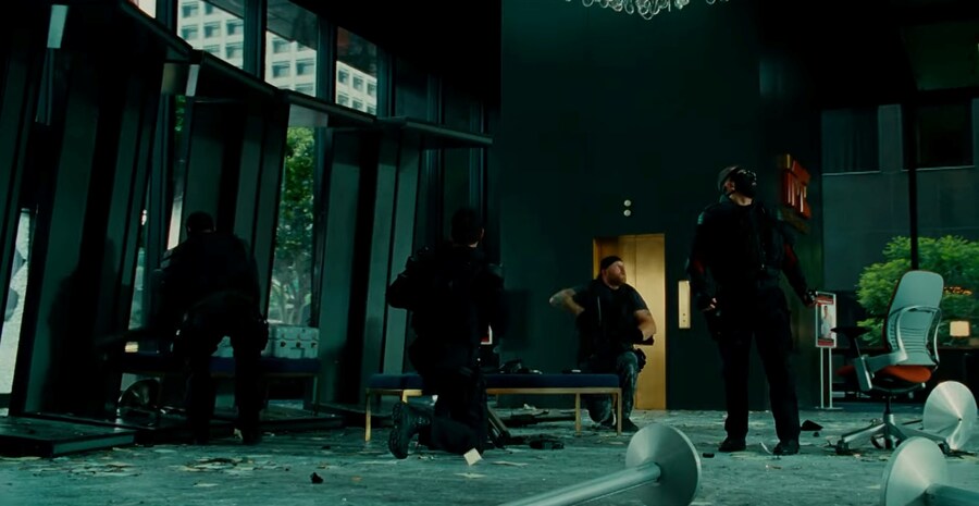 영화) 핸콕 명장면 "이제 착하게 살기로 결심한 핸콕" ㅋㅋㅋ_60.jpg