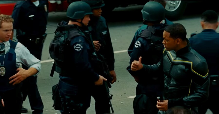 영화) 핸콕 명장면 "이제 착하게 살기로 결심한 핸콕" ㅋㅋㅋ_118.jpg