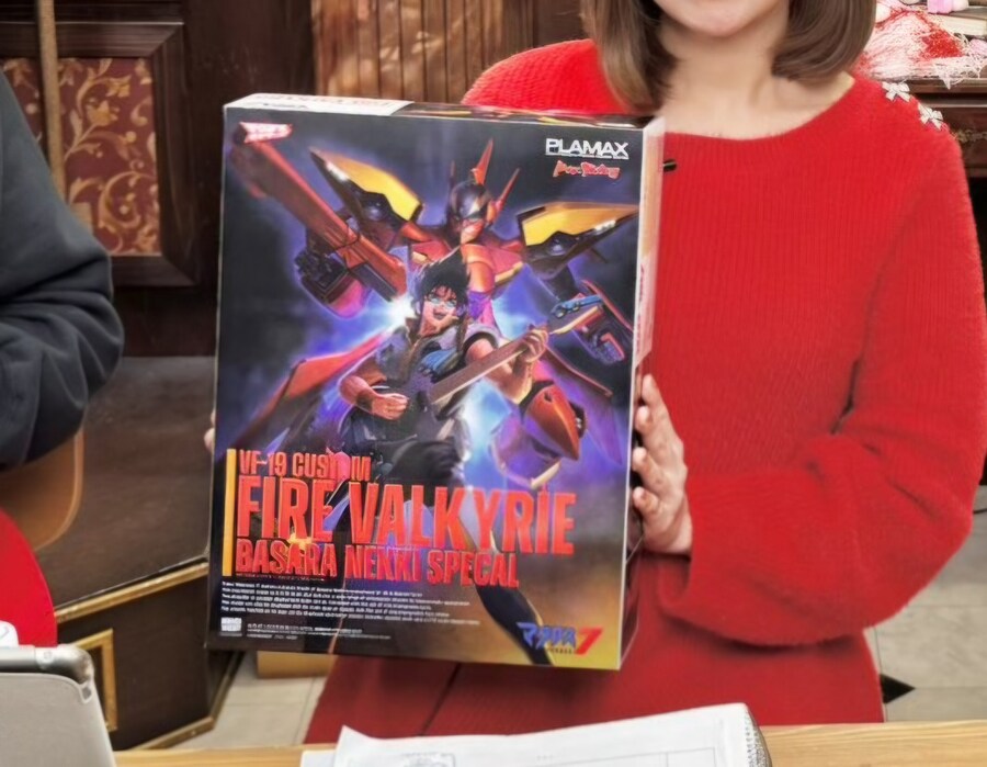 [맥스팩토리] PLAMAX 1/72 VF-19改 파이어 발키리 박스 일러스트 공개_1.jpg