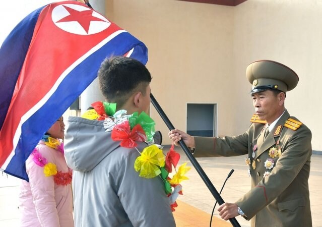 평안북도 고등학교 졸업생 600명 최전선에 '자원'_2.jpg