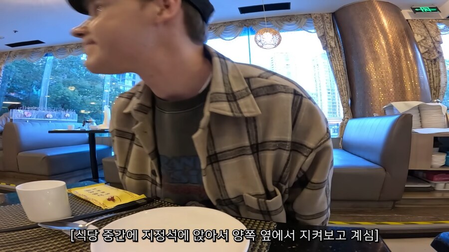 북한 식당에 외국인인 척 하고 잠입한 남조선 스파이.jpg_14.png