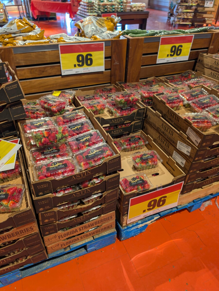 캐나다의 미국제품 거부 운동에 직격타 맞은 미국산 딸기 근황_5.jpg