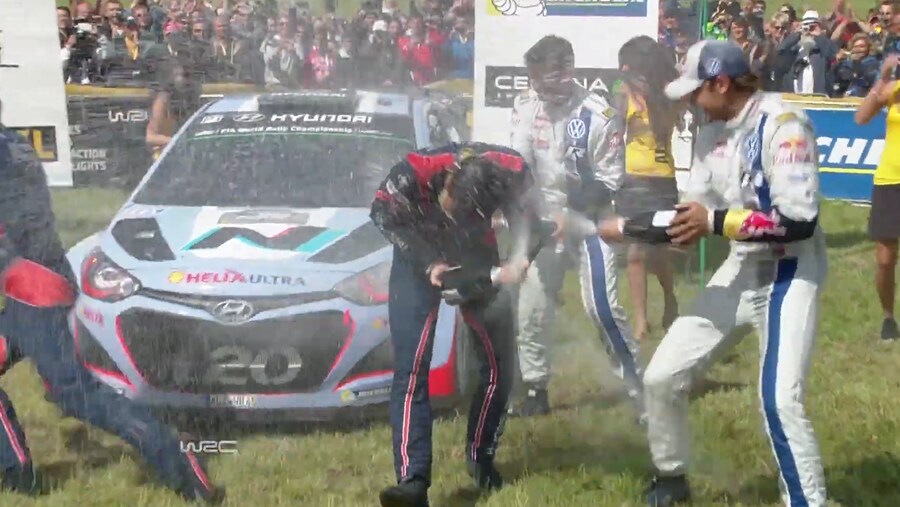 레이싱 경기도중 술을 먹는 경우가 있다?_6.png