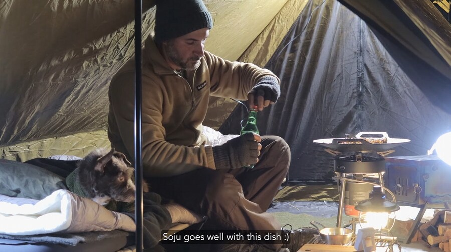 텐트에서 요리를 해보는 외국인_30.jpg