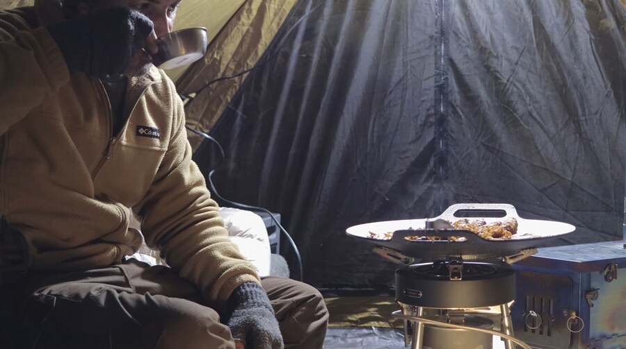 텐트에서 요리를 해보는 외국인_32.jpg