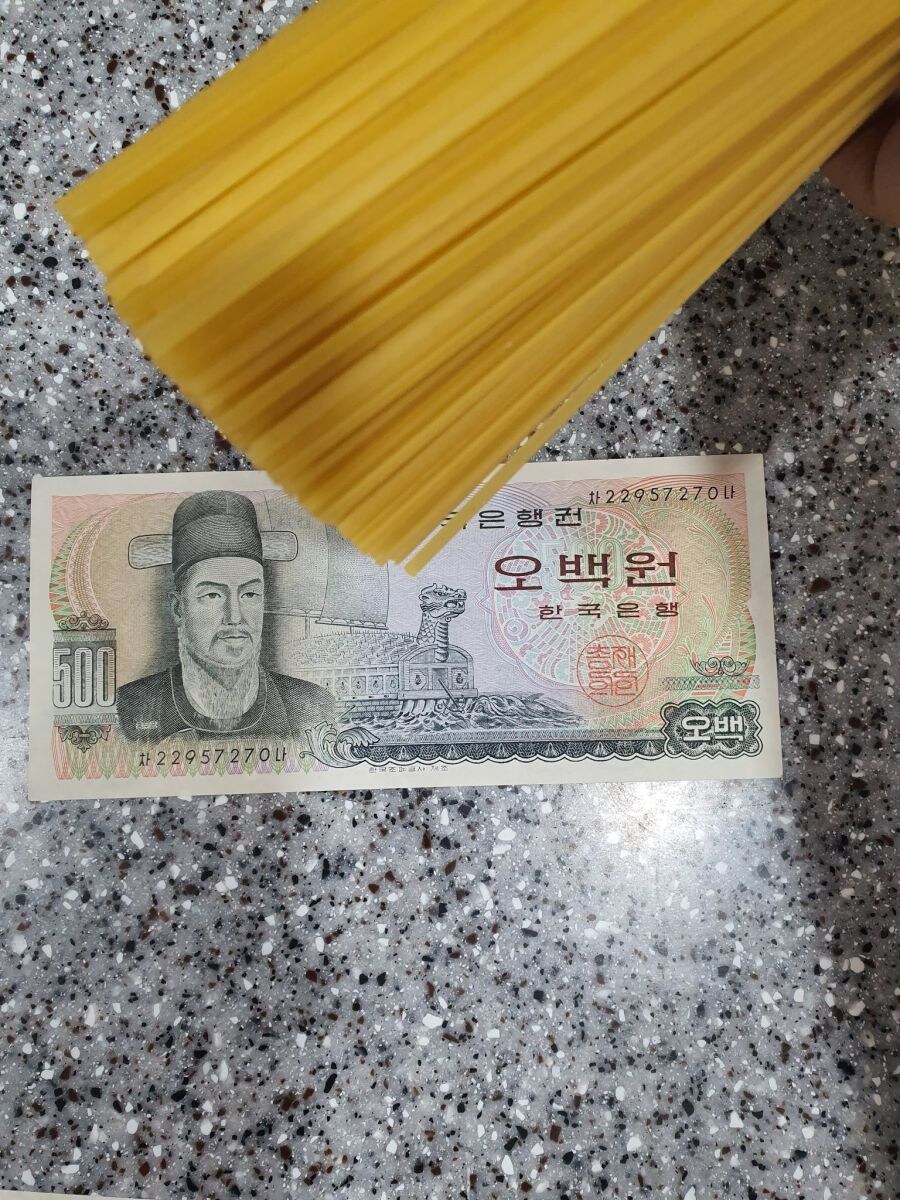 파스타 1인분이 500원 크기 맞지?_1.jpg