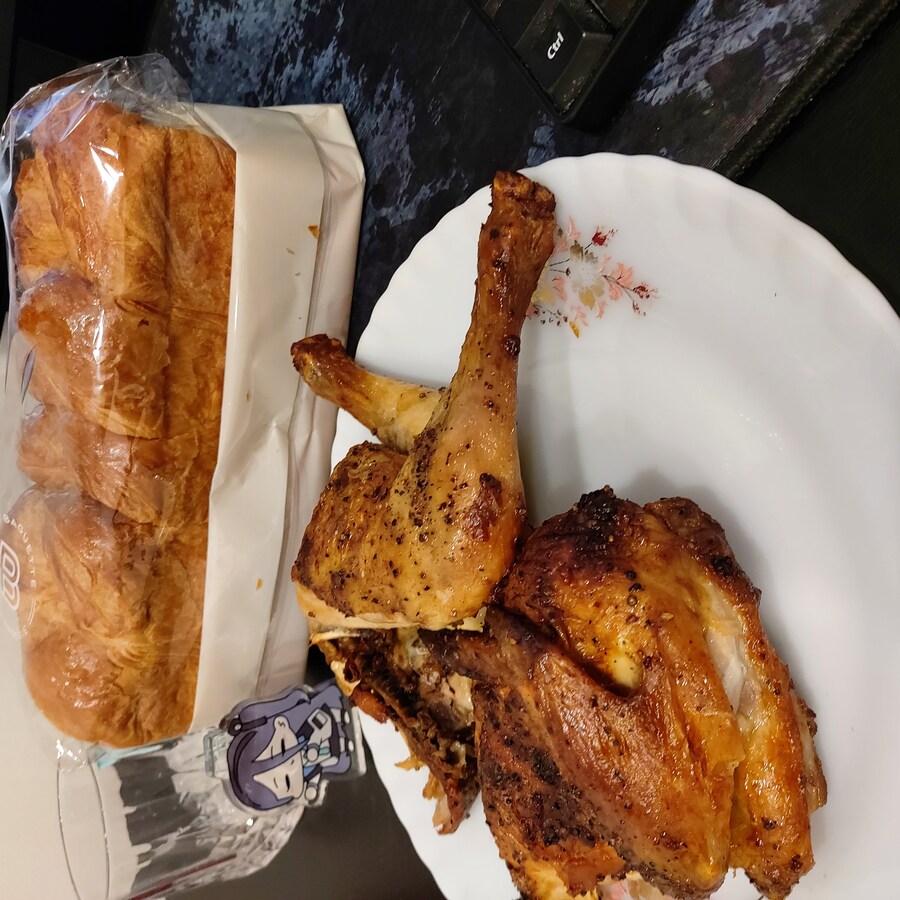 새벽 2시 넘어서 빵치킨을 먹는사람이 있을리가없잔아_1.jpg