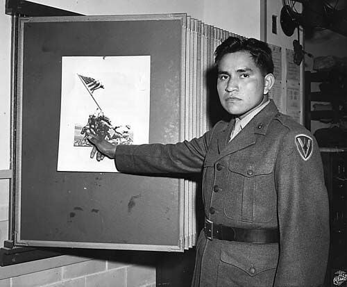 미 국방부 PC 정책 폐기 절차에 따라 이오지마 성조기 게양 사진도 삭제.jpg_2.jpg