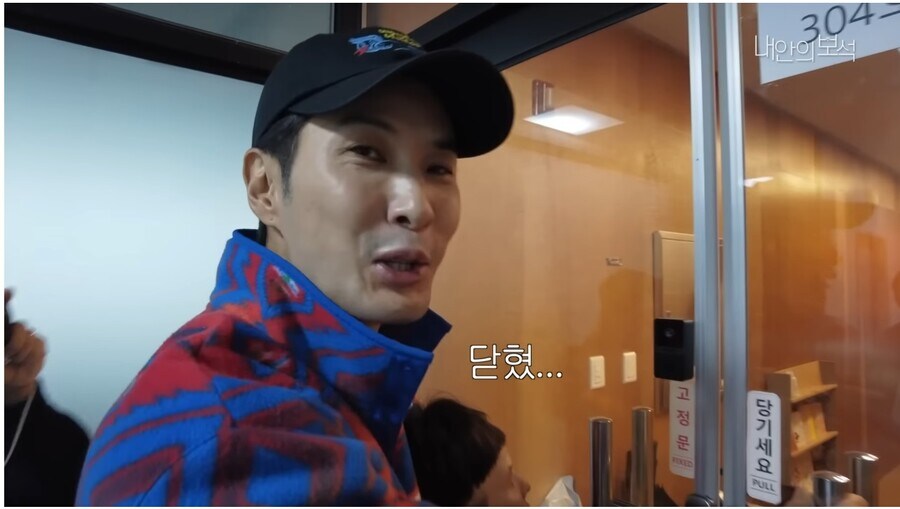 자기를 본딴 피규어를 본 연예인의 반응_10.jpg