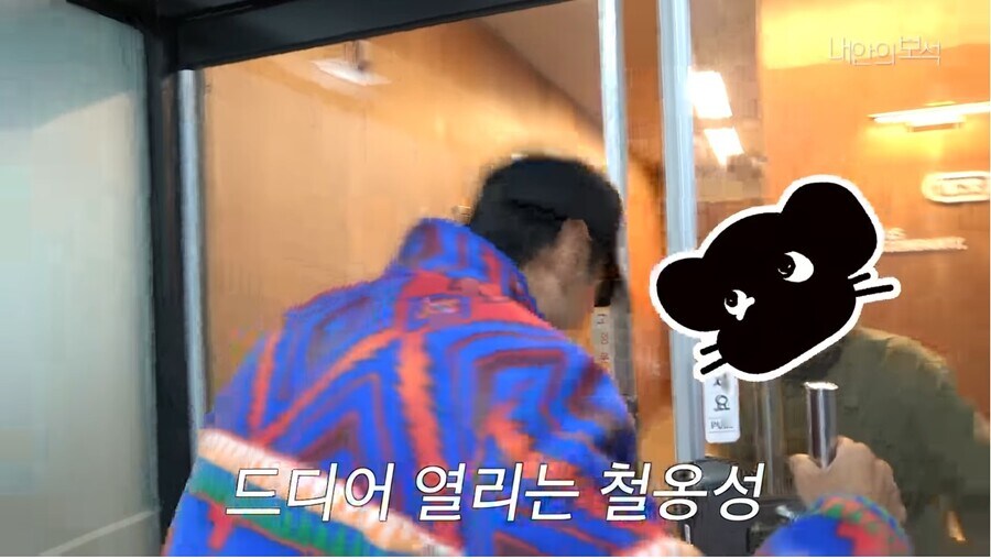 자기를 본딴 피규어를 본 연예인의 반응_15.jpg