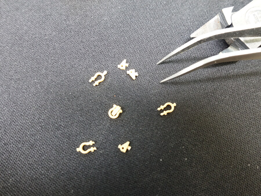 전차 유두에 피어싱 달아주기_1.jpg