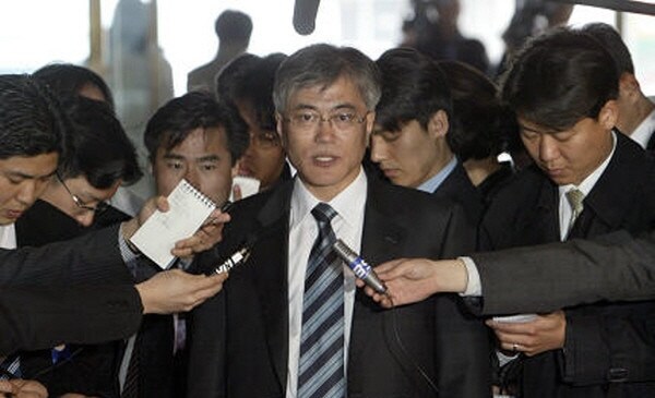 문재인) 이니를 드라마 만들어도 남주 배우 고르기 쉽지 않을텐데_1.jpg