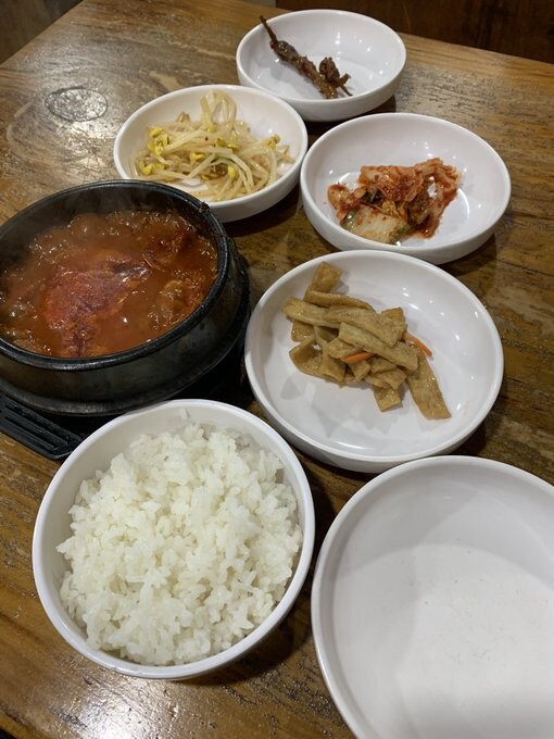 식당에서 밥먹는데 유독 소화가 안되는 이유_1.jpg