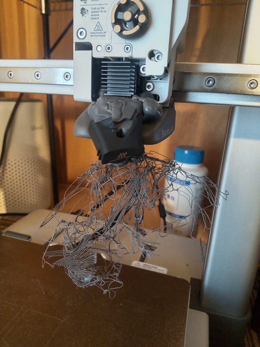 3D프린팅 할때 계속 일하는거 보고 있어야 하는 이유_1.jpg