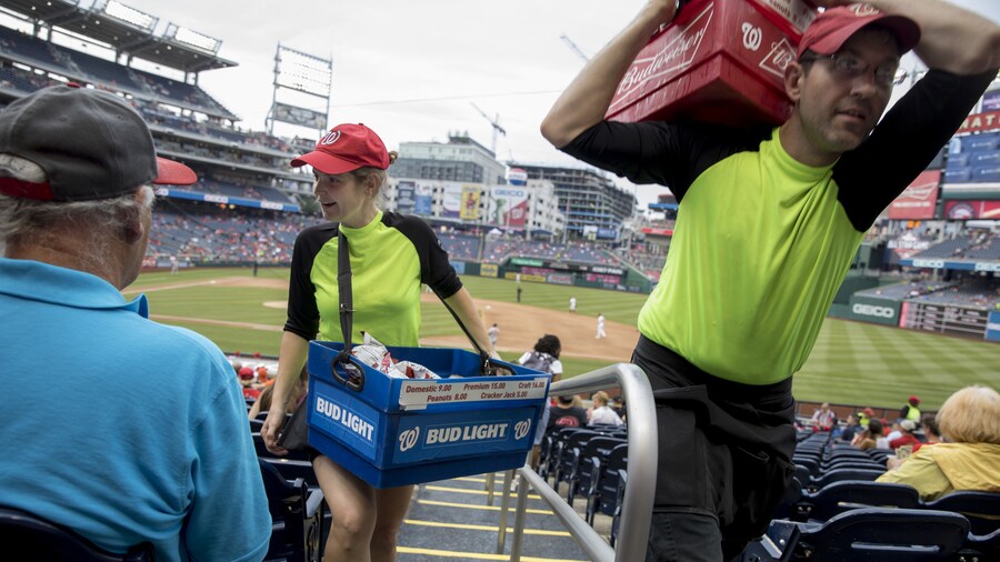 블루아카) 스미레 아르바이트 의상 보고 작성한 비어걸, 비어보이 관련 잡설._4.png