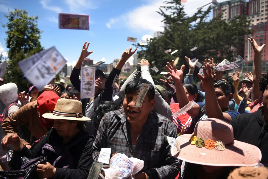 미니어쳐 모형을 선물하면 진짜를 받을수 있다는 알라시타 축제_1.webp