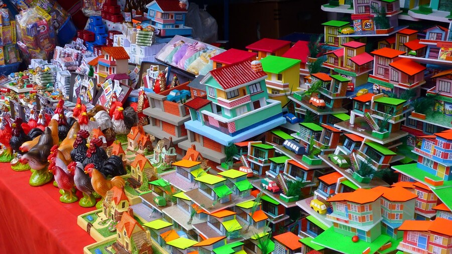 미니어쳐 모형을 선물하면 진짜를 받을수 있다는 알라시타 축제_3.jpg