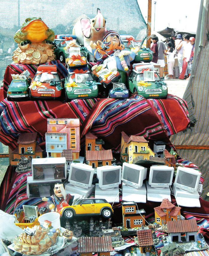 미니어쳐 모형을 선물하면 진짜를 받을수 있다는 알라시타 축제_7.jpg