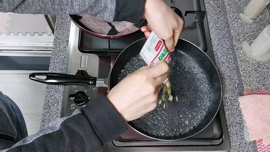 스파게티에는 치즈는 국룰이죠!_13.jpg