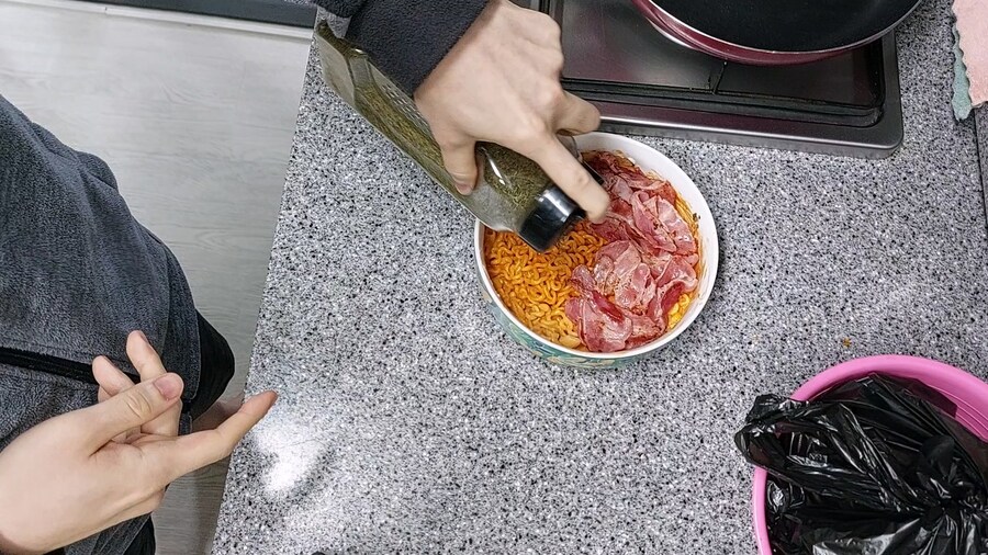 스파게티에는 치즈는 국룰이죠!_32.jpg