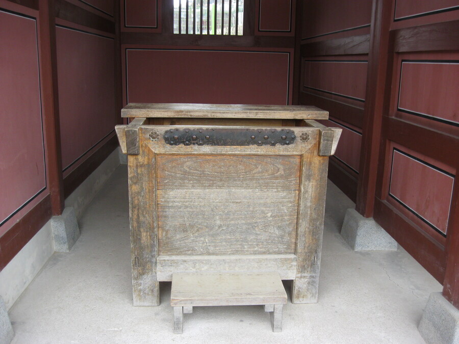 영조가 평생 형 경종 독살설에 시달린 이유_2.jpg