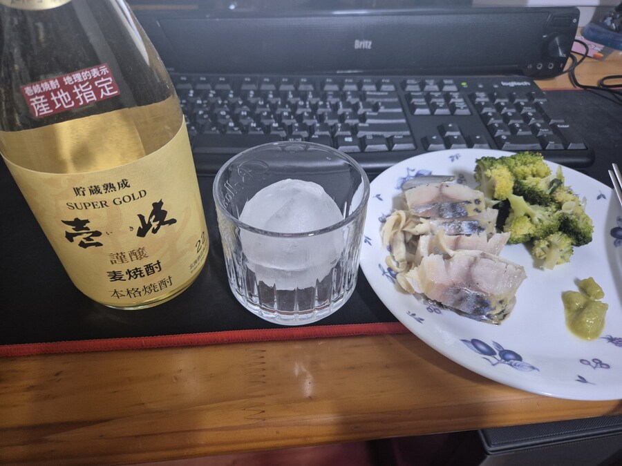 친구가 사준 일본 보리소주와 시메사바_1.jpg