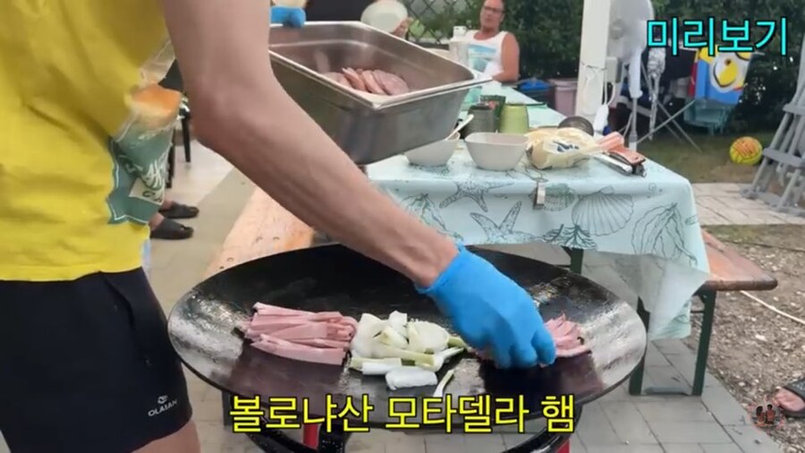 한국에서 재현하면 무척 비싸질것 같은 부대찌개_1.jpg