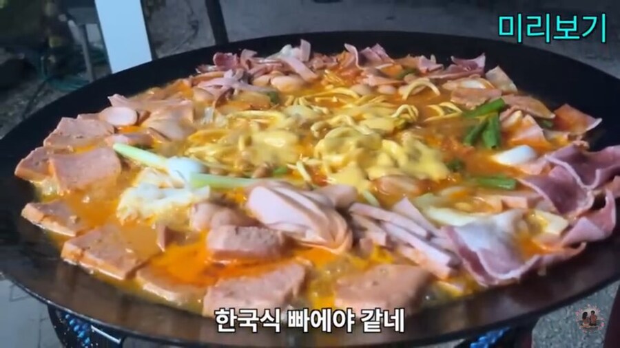 한국에서 재현하면 무척 비싸질것 같은 부대찌개_7.jpg