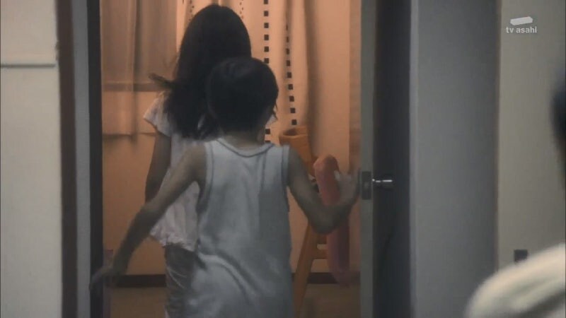 갓 입싸한 가정부를 모욕하는 고용주의 남매_12.jpg