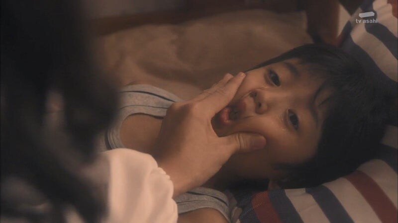 갓 입싸한 가정부를 모욕하는 고용주의 남매_36.jpg