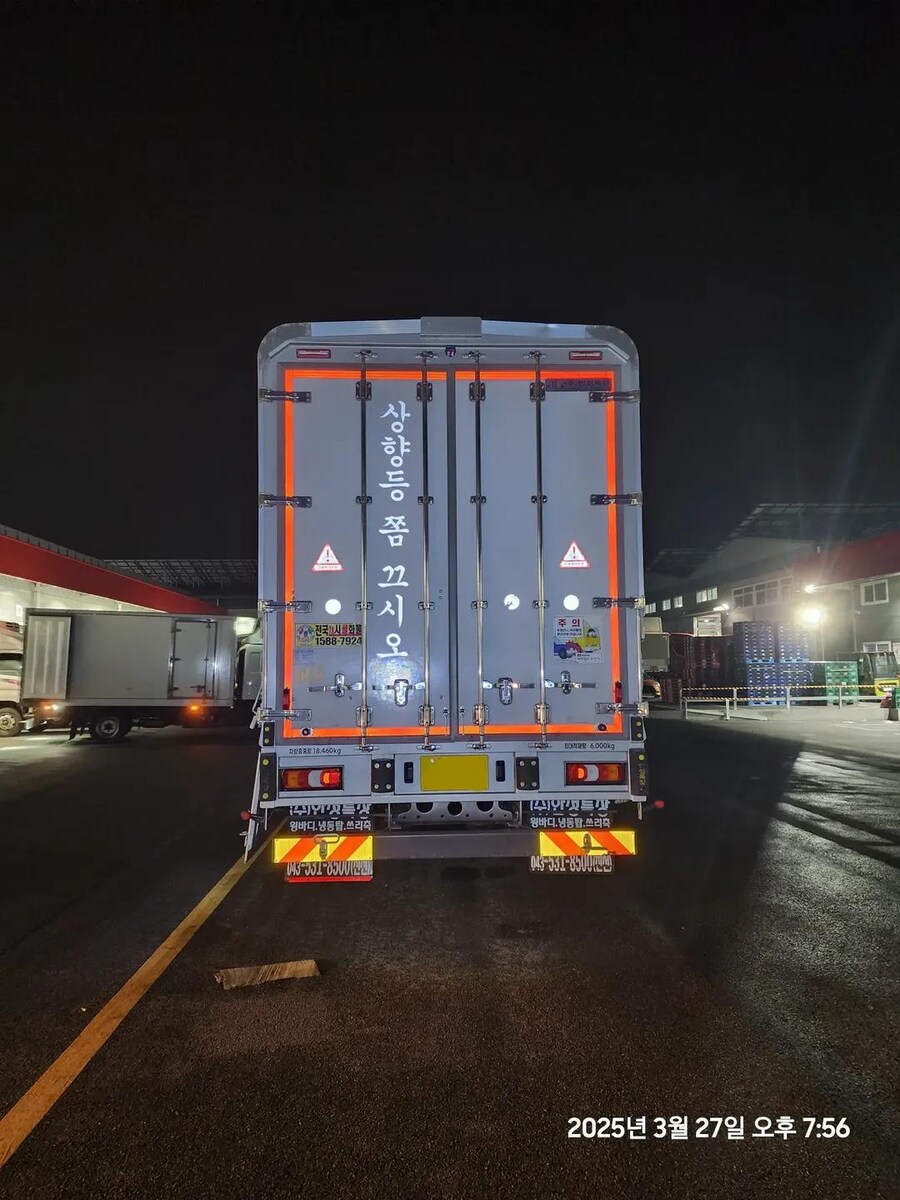 상향등 켜고 다니는 차 때문에 빡친 트럭기사의 대처법_2.jpg