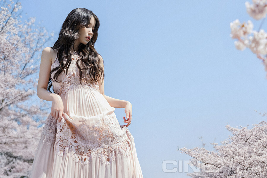 [씨네21] 1500호 아이유 화보 사진_4.jpg