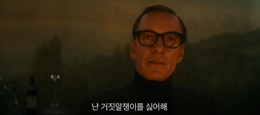 스포 ) 영국 첩보원들이 식탁에서 노가리만 까는 심심한 영화_29.jpg