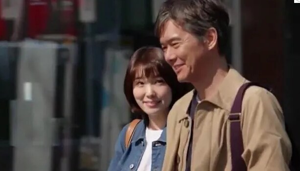 학생 수학여행 따라가 젊은 여자 만난 일본 교장선생님_2.png