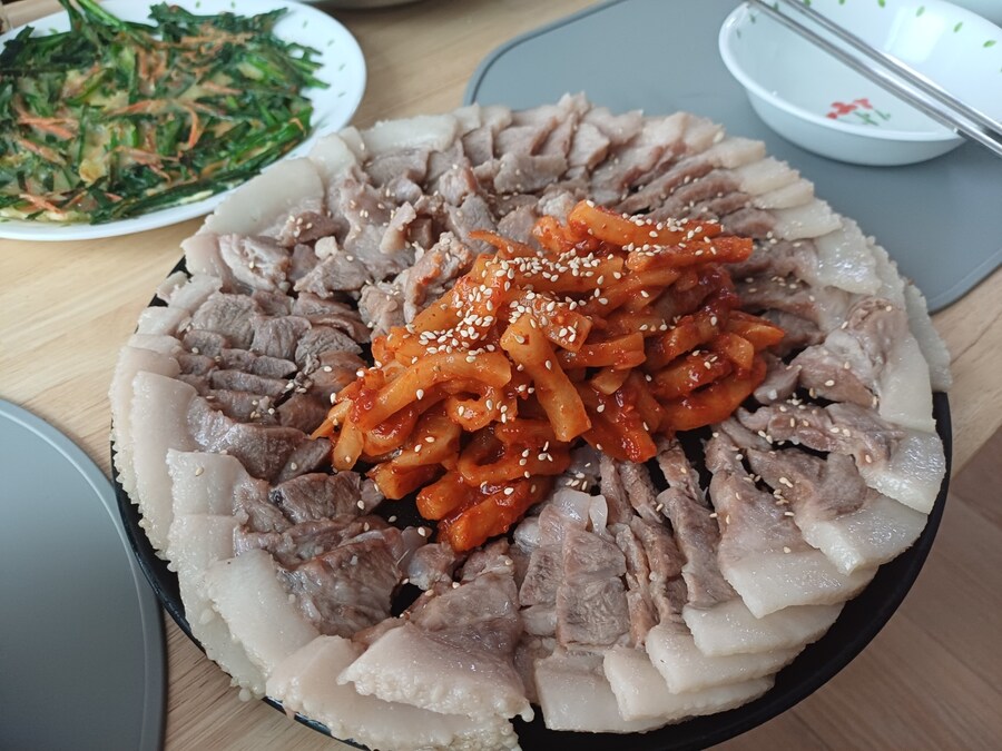 주말에 해먹은 돼지 덜미살 수육_1.jpg