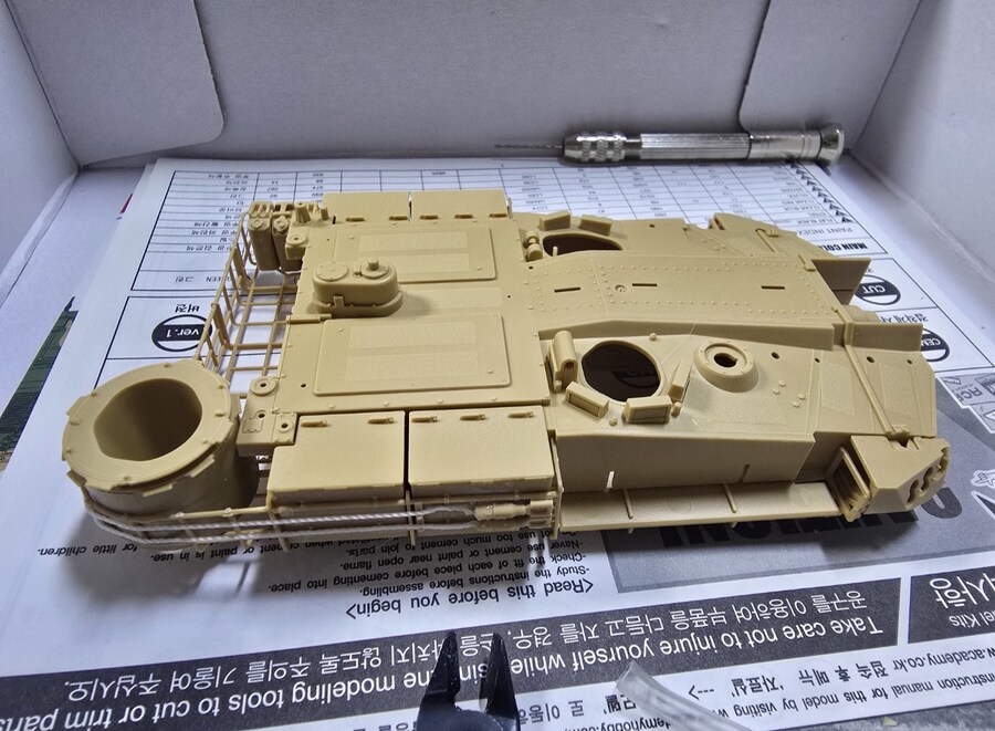 아카데미과학)오느르 프라모델 작업_1.jpg