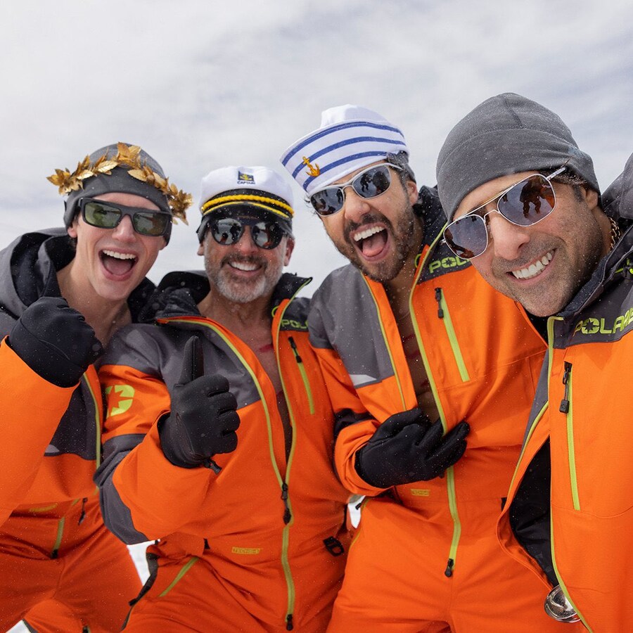 [max] 제시 암스트롱의 첫 장편 데뷔작 '마운틴 헤드' 첫 스틸 공개_2.jpg