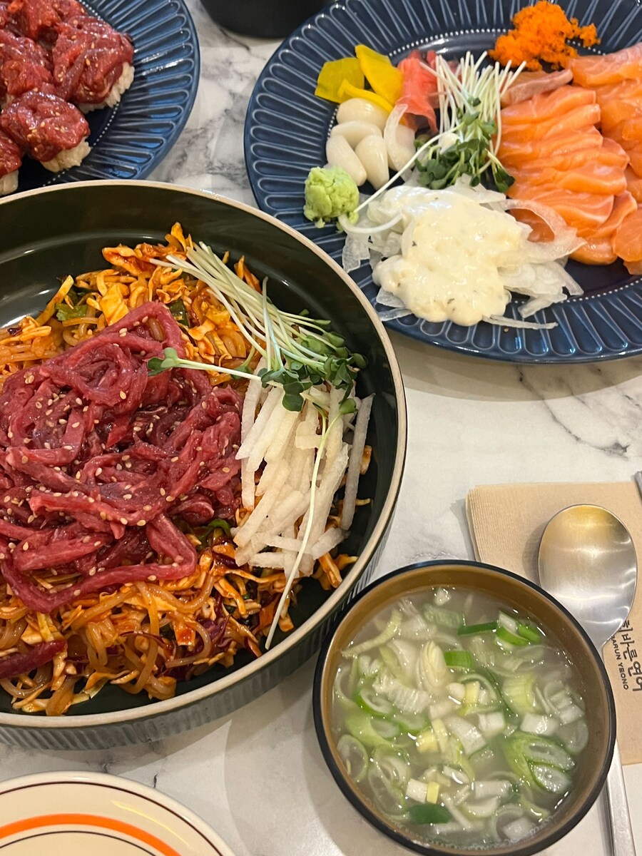 육회연어 원 없이 먹고 왔습니다