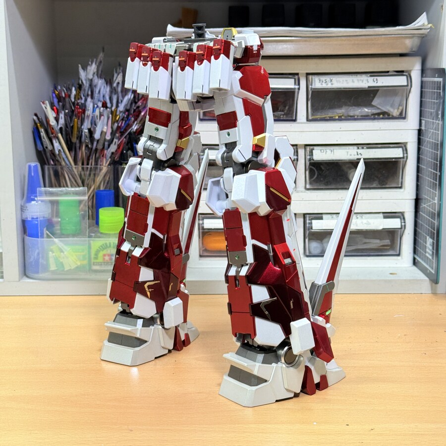 SMP 반프레이오스 하반신(AR-3 파워드) 완성 (도색 작업 중)_8.jpg