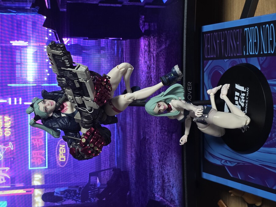 로만키 레베카 피규어_6.jpg