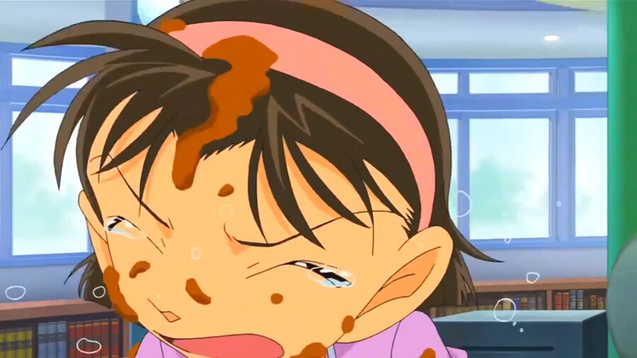 명탐정코난) 밥늦게 준다고 집안에서 축구공 차다 사고친 잼민이_11.png