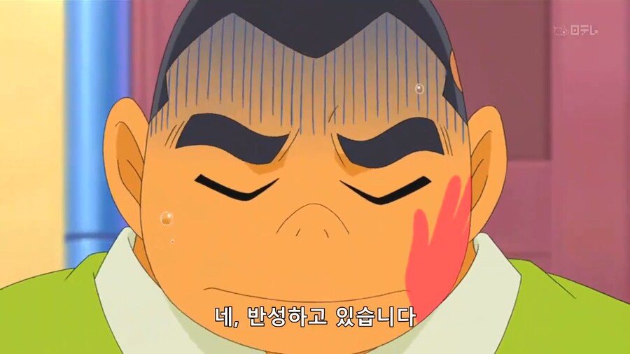 명탐정코난) 밥늦게 준다고 집안에서 축구공 차다 사고친 잼민이_12.png