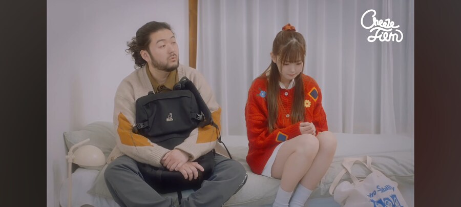 예쁜 여고생이 털보 아저씨 집에 찾아온 이유_25.jpg