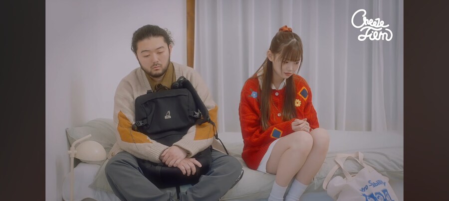 예쁜 여고생이 털보 아저씨 집에 찾아온 이유_28.jpg