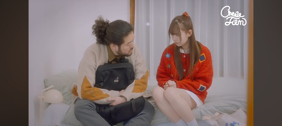 예쁜 여고생이 털보 아저씨 집에 찾아온 이유_39.jpg