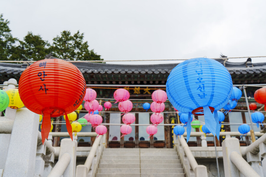 사진) 근처 절 구경하며 찍은 사진_4.jpg