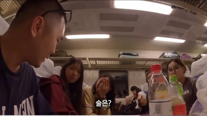 중국 여고생들에게 술담배 하는지 물어봤다 깜짝 놀란 여행 유튜버_7.jpg