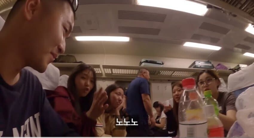 중국 여고생들에게 술담배 하는지 물어봤다 깜짝 놀란 여행 유튜버_8.jpg