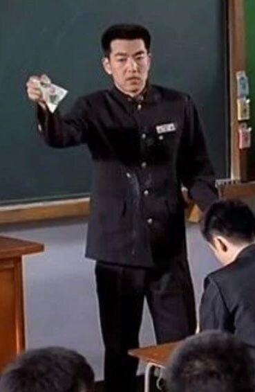 우유통 꽉 잡고있는 고딩_1.jpg