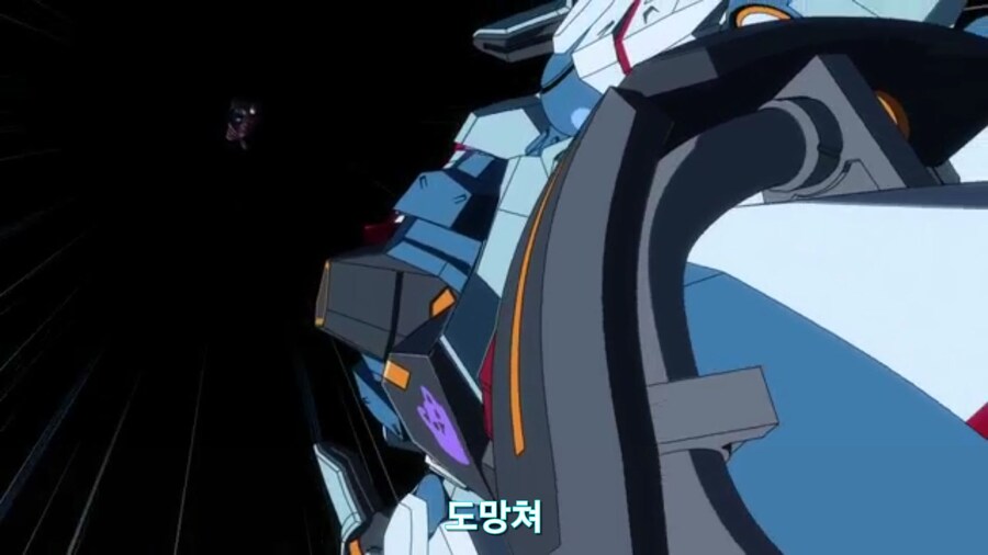 스압[기동전사 건담 GQuuuuuux]3화 비밀이 있는 두 건담 그리고 클랜 배틀_560.jpg